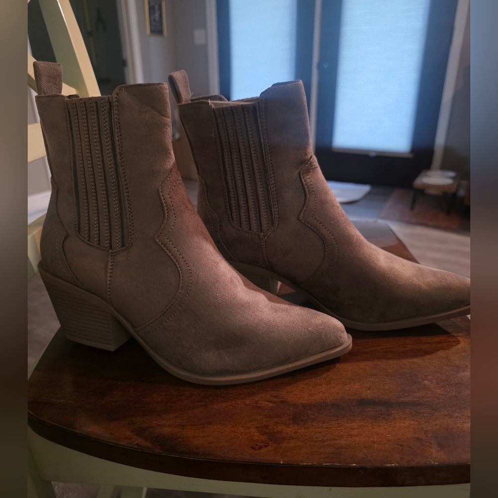 Women's Tan Ankle Boots